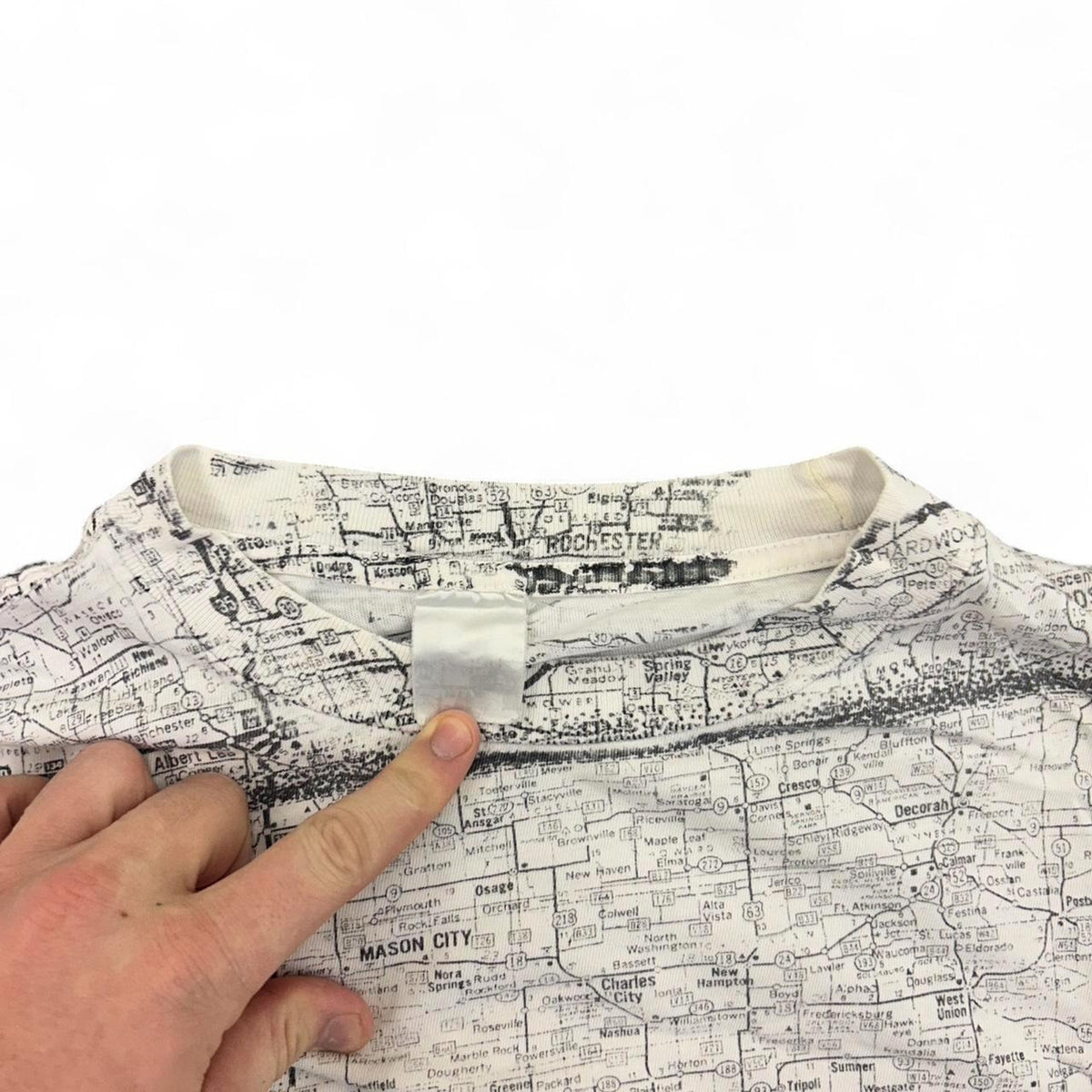 Vintage Single-stitch Rare IOWA all over geographically depicted Tee-shirt